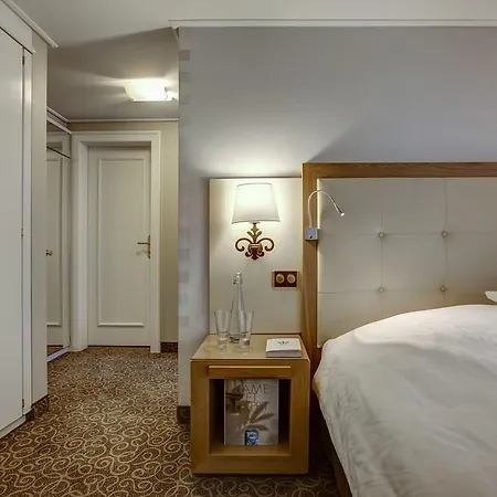 Les Sources Des Alpes Отель 4*